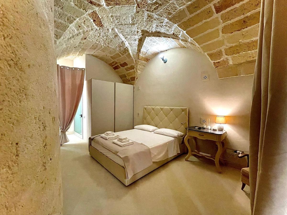 Palazzo De Carlo E Il Parco Dei 7 Pozzi Bed & Breakfast Lecce Luaran gambar