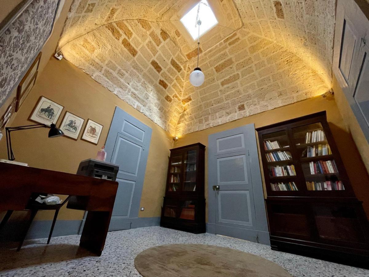 Palazzo De Carlo E Il Parco Dei 7 Pozzi Bed & Breakfast Lecce Luaran gambar