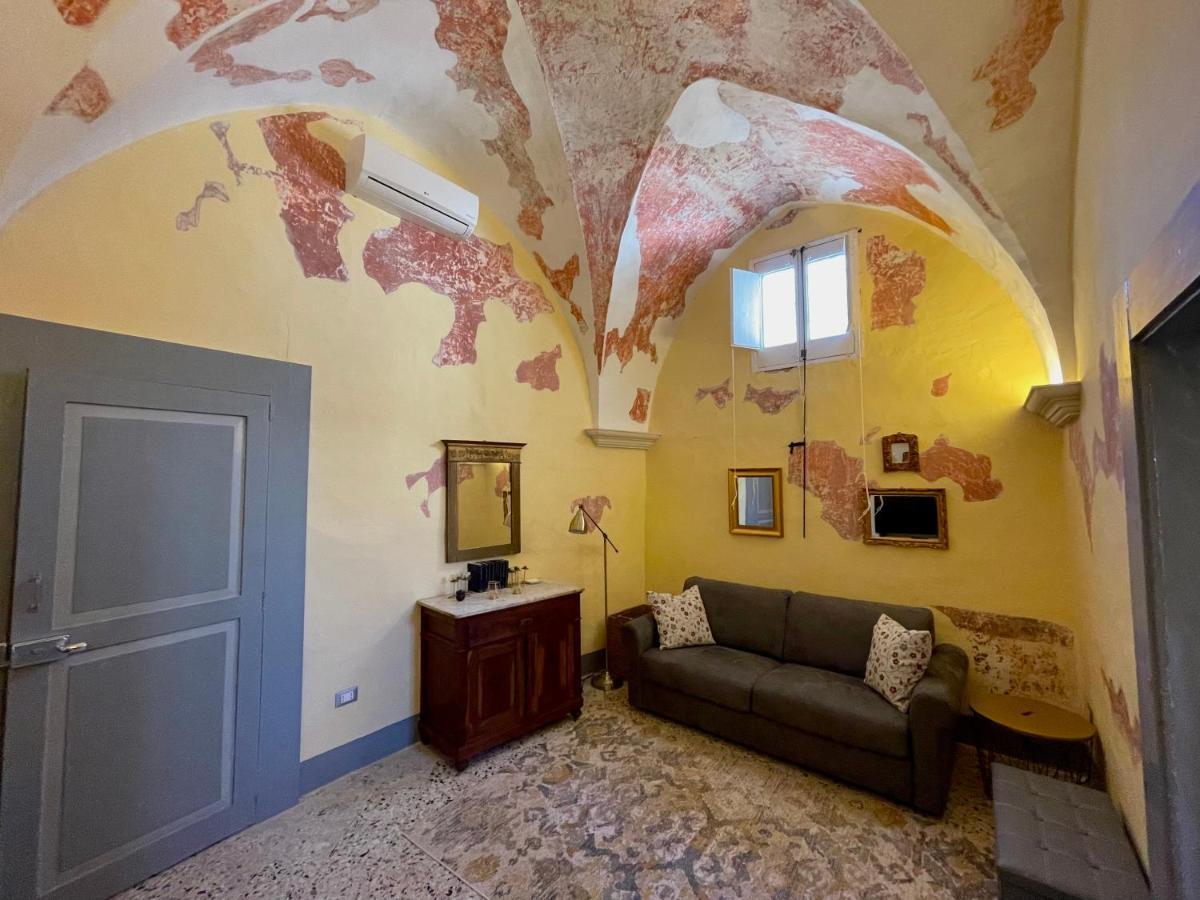 Palazzo De Carlo E Il Parco Dei 7 Pozzi Bed & Breakfast Lecce Luaran gambar
