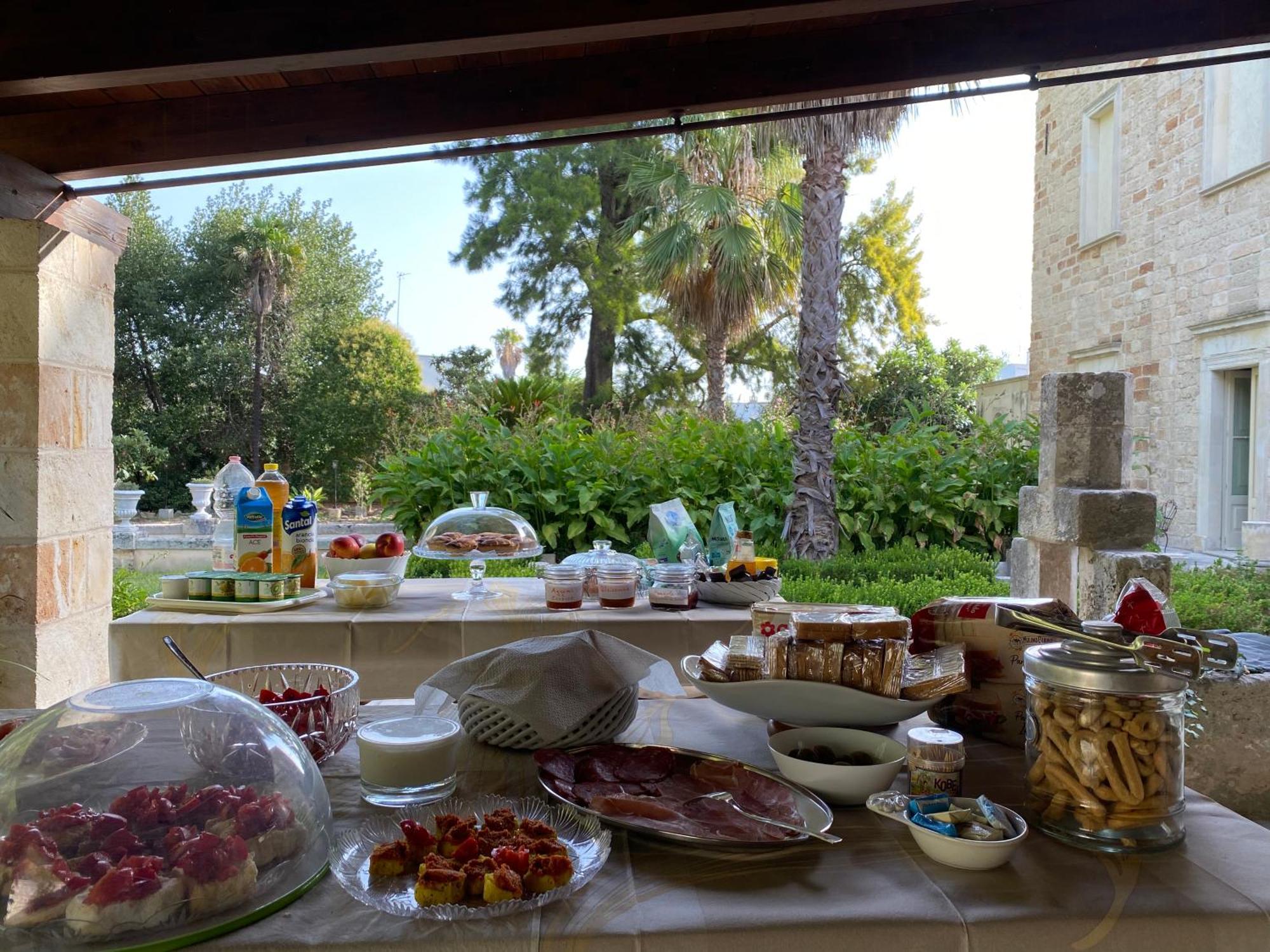 Palazzo De Carlo E Il Parco Dei 7 Pozzi Bed & Breakfast Lecce Luaran gambar