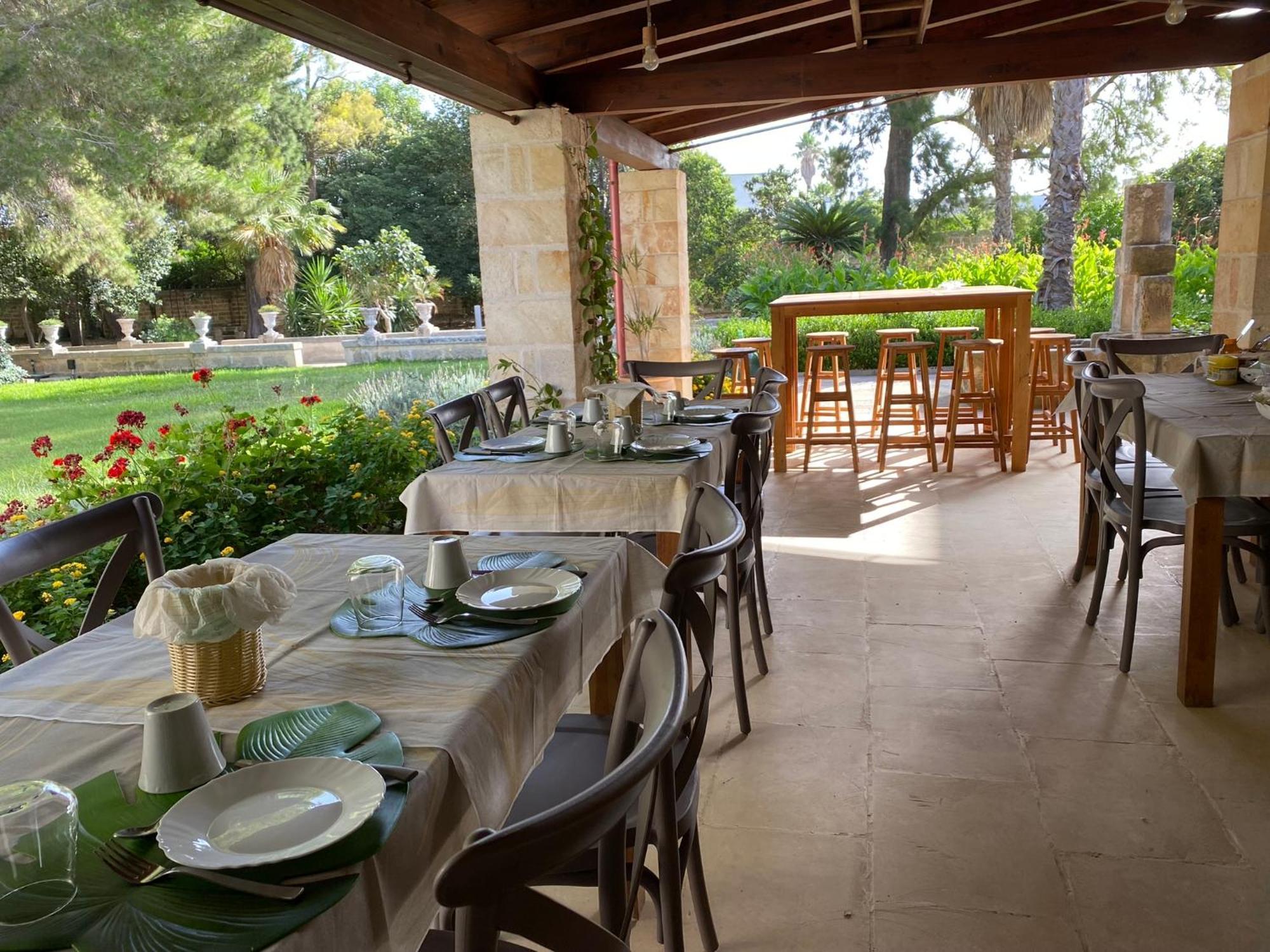 Palazzo De Carlo E Il Parco Dei 7 Pozzi Bed & Breakfast Lecce Luaran gambar