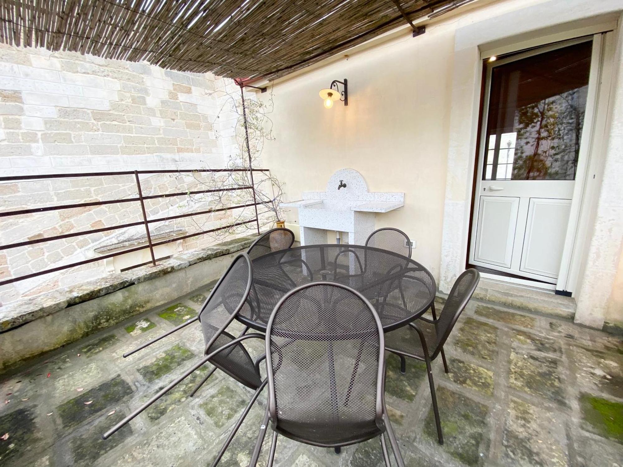 Palazzo De Carlo E Il Parco Dei 7 Pozzi Bed & Breakfast Lecce Luaran gambar