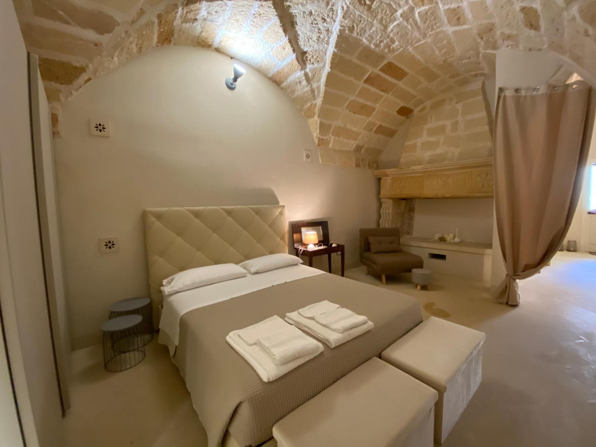 Palazzo De Carlo E Il Parco Dei 7 Pozzi Bed & Breakfast Lecce Luaran gambar